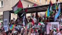 Roma Pride, bandiere della Palestina e 5 minuti di silenzio simbolico