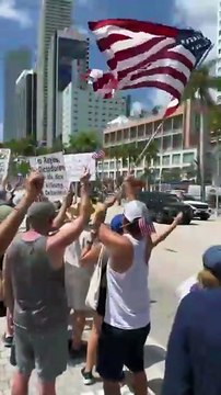 Miami se llena de voces contra las políticas migratorias y en defensa de los derechos civiles