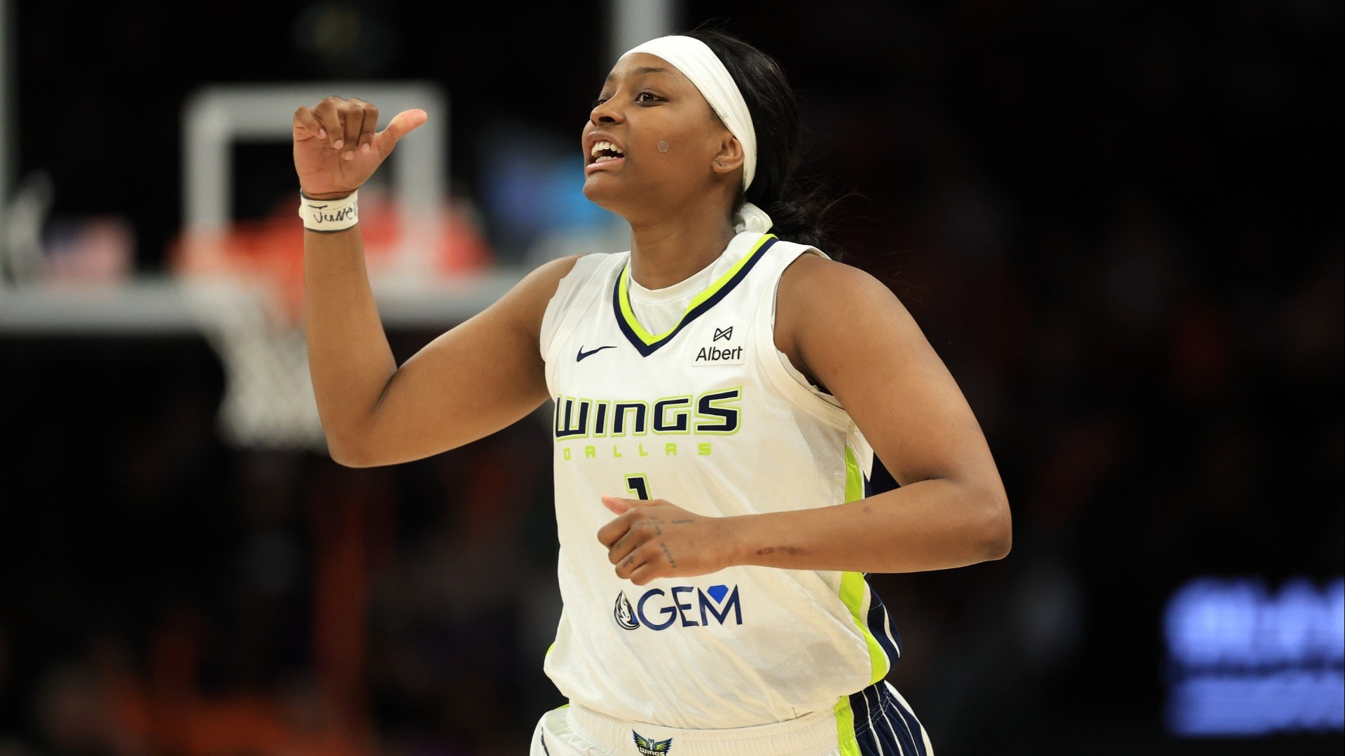 ⁣WNBA Player Prop Bets: NaLyssa Smith & Caitlin Clark