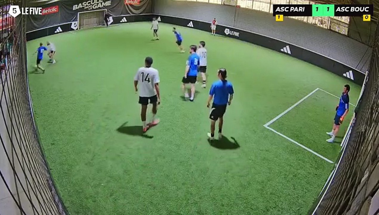 ASC PARIS 1 - ASC BOUCLE DE SEINE 14/06 à 18:24 - Football Terrain 3 (LeFive Pau)