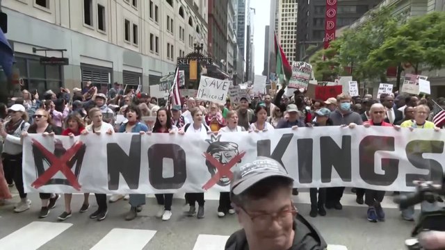 Chicago Streets Flooded by Anti-Trump ‘No Kings’ Demonstrators