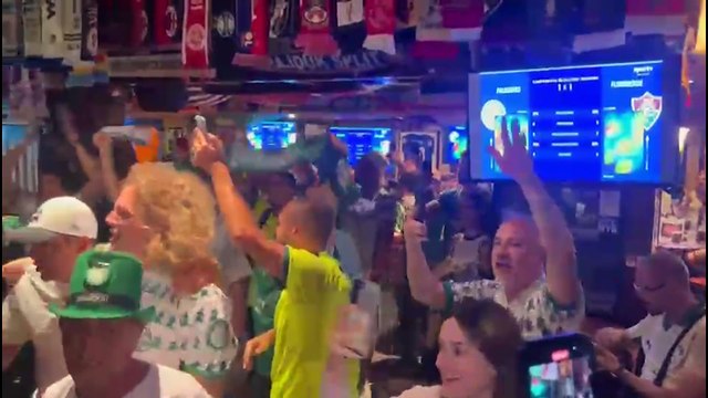 Torcedores do Palmeiras fazem festa em bar de NY antes do Mundial