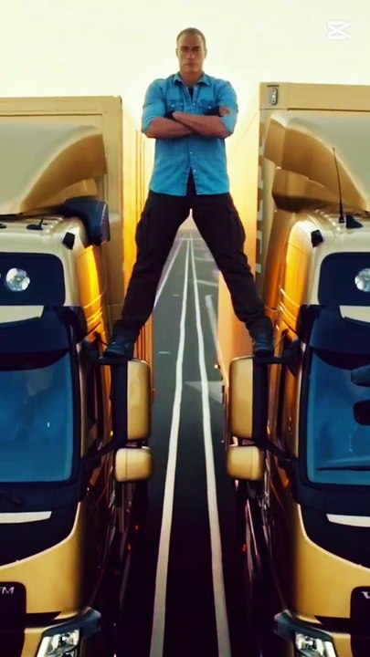 Un grand écart entre deux camions ! #JCVD #split #truck