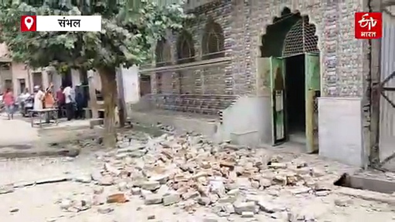 संभल में खुद यह मस्जिद तोड़ रही इंतजामिया कमेटी...