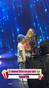 Santa invite deux enfants sur scène au festival Europe 2, et c'est adorable !