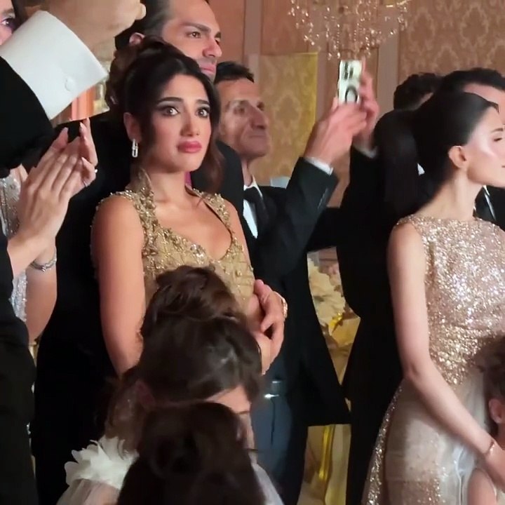 بكاء نارين بيوتي في حفل زفاف شقيقتها