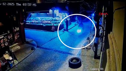 Beyoğlu'nda kebapçıya silahlı saldırı kamerada