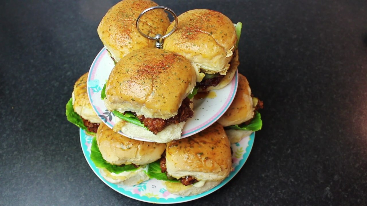 HOT HONEY CHICKEN SLIDERS