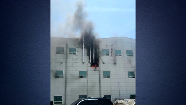 김포 화장품 공장에서 화재...직원 8명 대피 / YTN