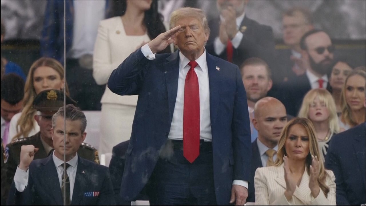 Trump celebra su gran desfile el día de su cumpleaños