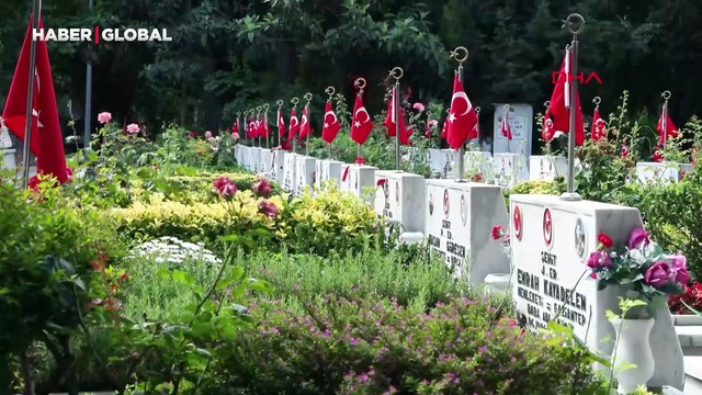 Edirnekapı Şehitliği'nde buruk Babalar Günü