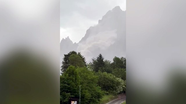 Frana sulle Dolomiti: il boato, la nube di polvere e la paura sulla strada verso Cortina