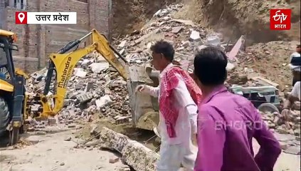 मथुरा में एक साथ भरभराकर गिरे 4 मकान, कईयों के दबे होने की आशंका, रेस्क्यू ऑपरेशन जारी