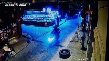 Beyoğlu'nda kebapçıya silahlı saldırı! O anlar kamerada