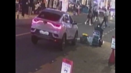 경찰, 술 취해 차 몰다 노점 좌판 들이받은 운전자 입건 / YTN