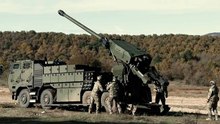 CAESAR 8x8: De Nieuwe Generatie 155mm Zelfrijdende Artillerie in Actie