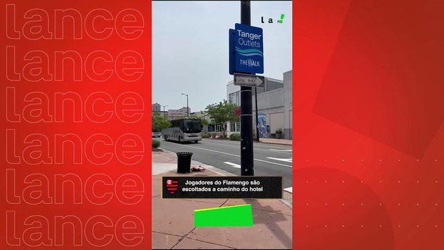 Jogadores do Flamengo são escoltados a caminho do hotel