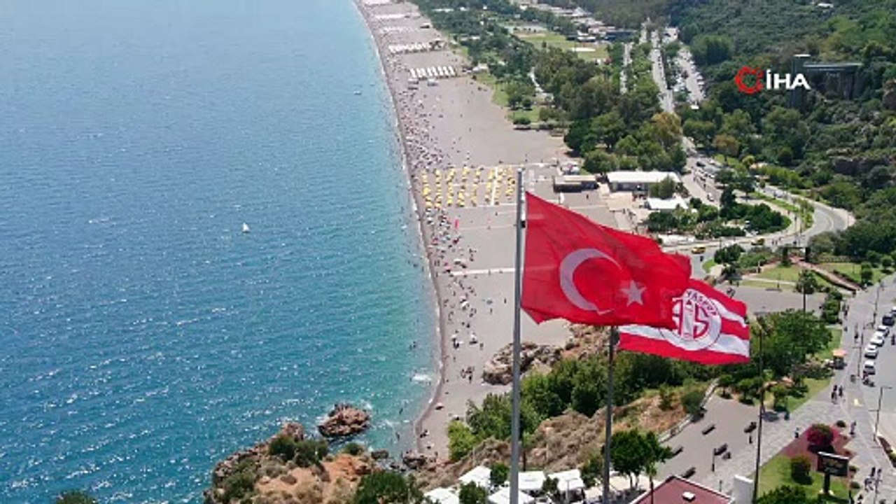 LGS'den çıkan öğrenciler soluğu velileriyle birlikte denizde aldı