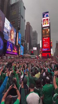 La afición de Palmeiras colapsa Times Square par apoyar a sus jugadores antes del debut en el Mundial de Clubes