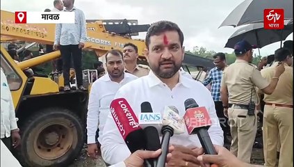 "पर्यटकांना पुलावर प्रवेश नाकारत होतो, पण..."; आमदार सुनिल शेळकेंची घटनास्थळी भेट, सुप्रिया सुळेंनी नागरिकांना दिला धीर