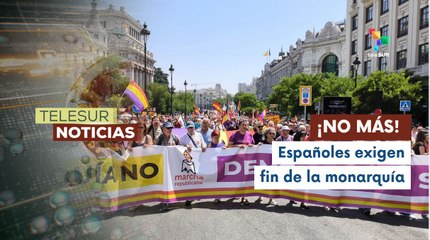 Miles de personas marchan en España contra la monarquía
