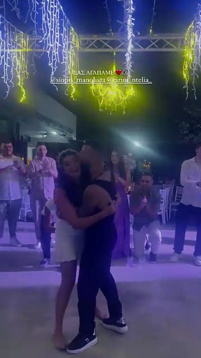 Ο Μανώλης Σιώπης μαζί με την σύζυγό του στον γάμο του