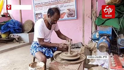 आंध्र प्रदेश: कमाल का है मिट्टी का बर्तन, नीचे से पानी डालिए, ऊपर से निकलेगा