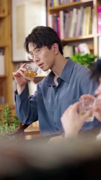 Colleagues look down upon poor girl, not realizing she's chased by 4 CEOs_one of them are their boss