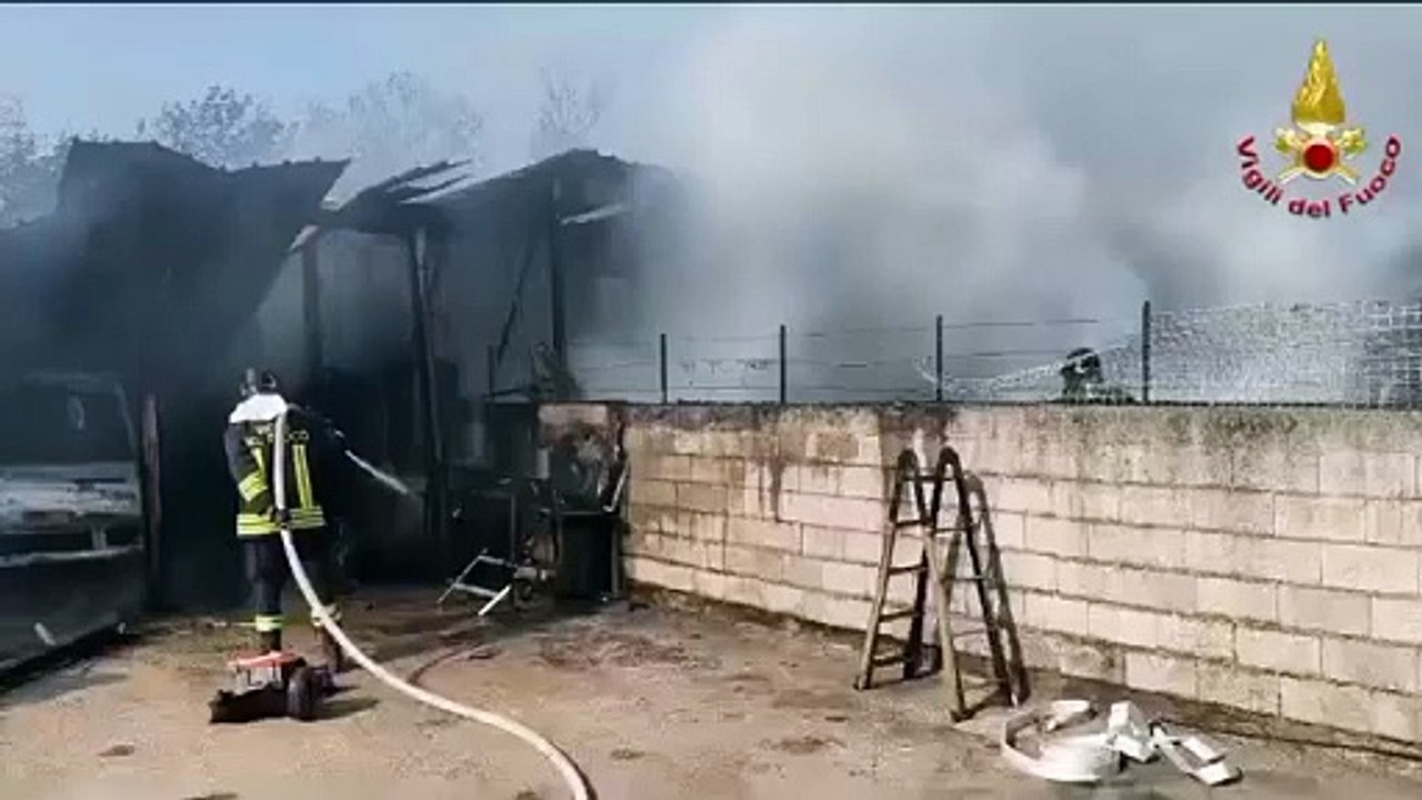 Forino (AV) - Incendio in un deposito agricolo: due feriti, uno è grave (16.06.25)