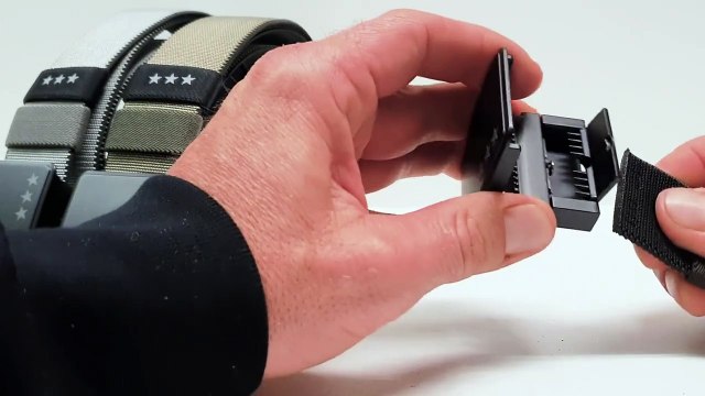 EASY LIFE BELT FLIP - 2 BELTS in 1 & More Switch styles in seconds. Dual-color, elastic belt with a quick-flip & easy-release buckle — built for travel, work & outdoors. 🎯 2 Styles. 1 Belt. Seconds to Switch! Introducing the EASY LIFE BELT FLIP – a dual-