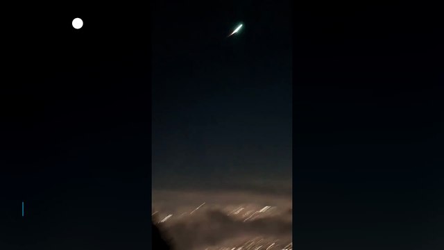 A fireball lit up the sky over Monterrey, Mexico! These stunning images were captured from Cerro de la Silla.