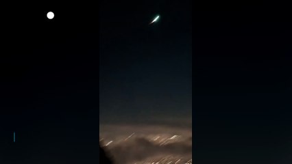 A fireball lit up the sky over Monterrey, Mexico! These stunning images were captured from Cerro de la Silla.