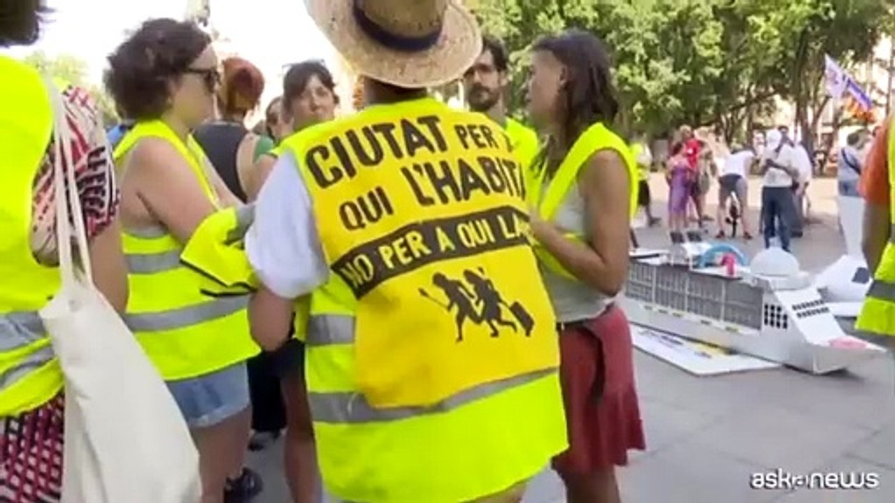 Migliaia per le strade di Palma di Maiorca contro il turismo di massa