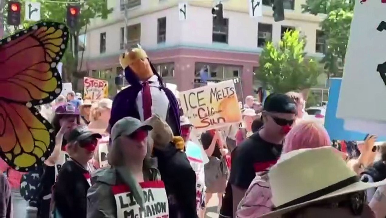 Polizei setzt Blitzgranaten und Tränengas bei 'No Kings'-Protest in LA ein