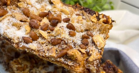 Coca de llardons (coca de chicharrones)