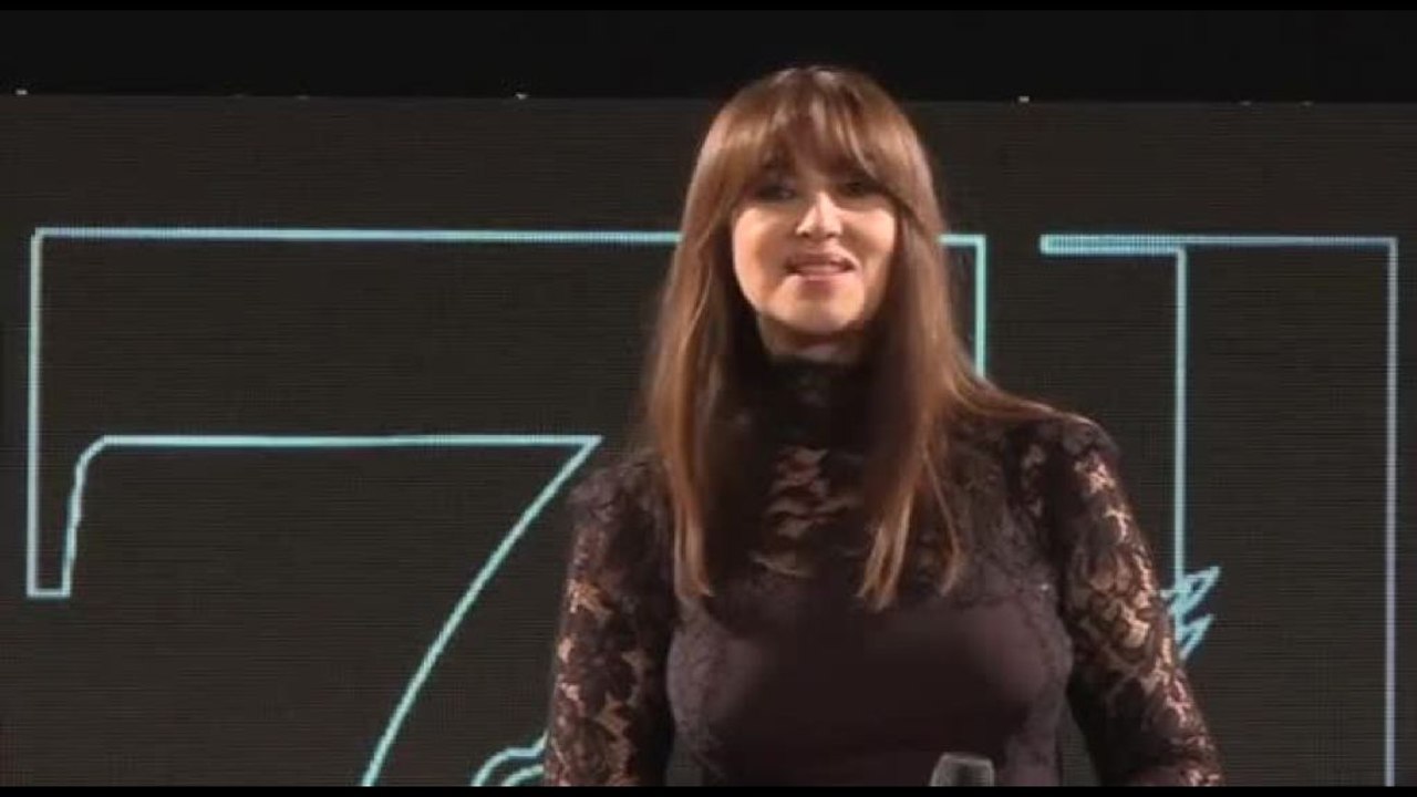 Taormina, si chiude con Monica Bellucci: fan, premio e... Tim Burton