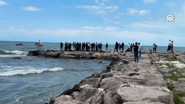 Serinlemek için babasıyla denize giren çocuk kayboldu