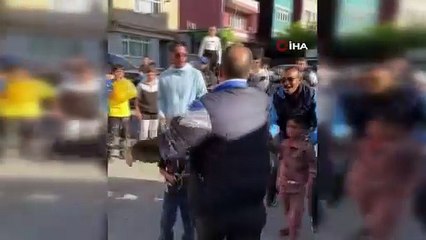 Klip çekiminde kullanılan silahları gerçek sanan vatandalar Kerro’nun üzerine yürüdü