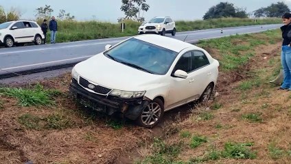 Pneu estoura e carro quase capota na BR-163, em Sede Alvorada