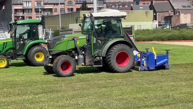 Le terrain du stade Adeps de Jambes à l'entretien