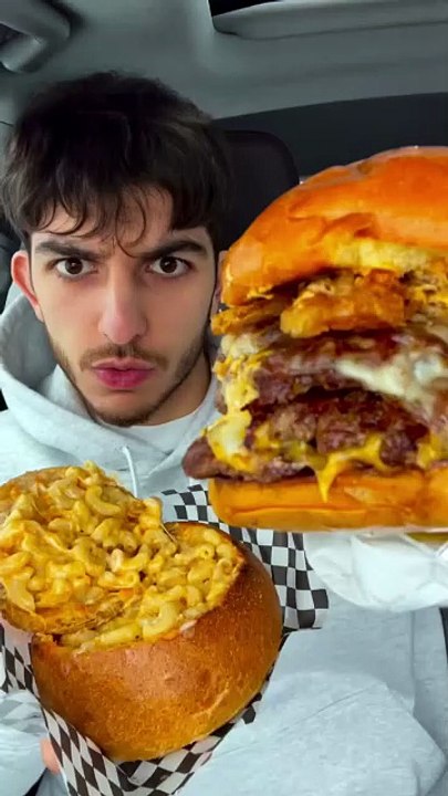 Follow for more ASMR videos🌮🍟 Credits: @baklaeats #mukbang #asmr #fastfood #asmreating