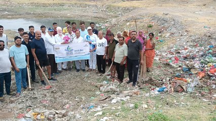 श्रमवीरों के उठे हाथ तो निखरा दूधिया तालाब