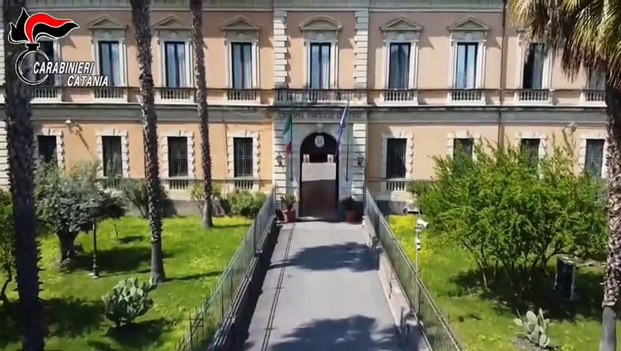Catania: spaccio di droga in lidi e discoteche all'aperto, raffica di arresti