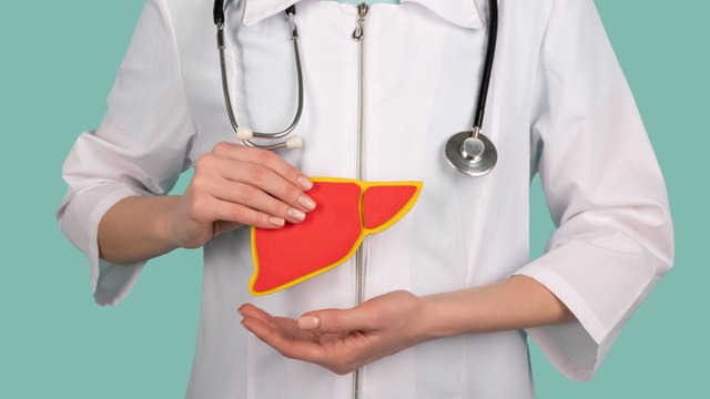 Síntomas de la enfermedad de hígado graso que se podrían intensificar en la noche