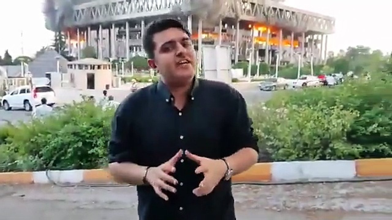 İsrail İran Devlet televizyonunu vurdu! Elleri kanlı şekilde yayına çıkan yetkili: Kaç arkadaşım şehit bilmiyorum…