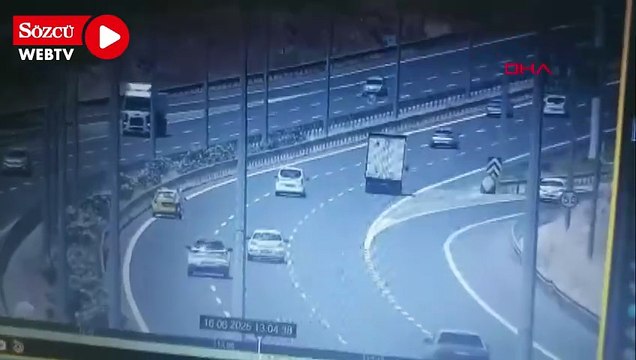 Otomobilin taksiyle çarpıştığı kaza kamerada