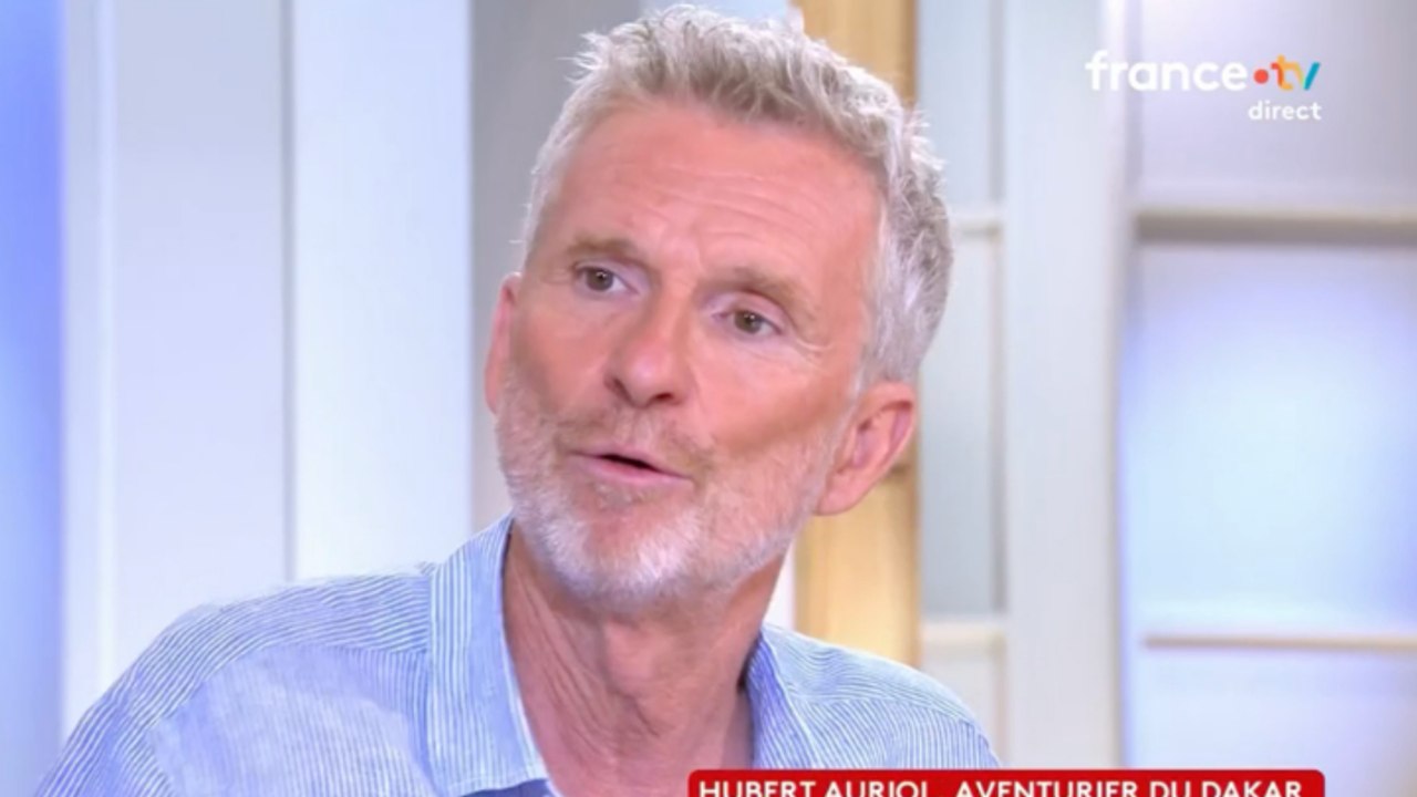 Koh-Lanta : ému, Denis Brogniart rend un bel hommage à l’ancien animateur de l’émission “Paix à son âme”