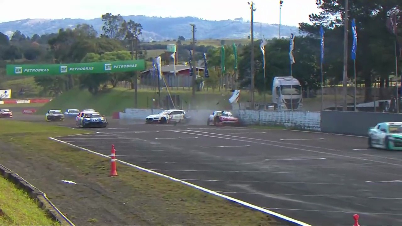 Nascar Brasil Series 2025 Tarumã Race 2 Seid Genz Monteiro Big Crash