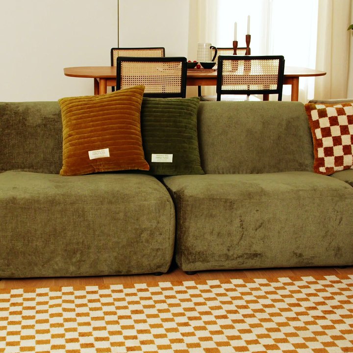 1-1_JJA_CORNER FAMILY_CANAPE