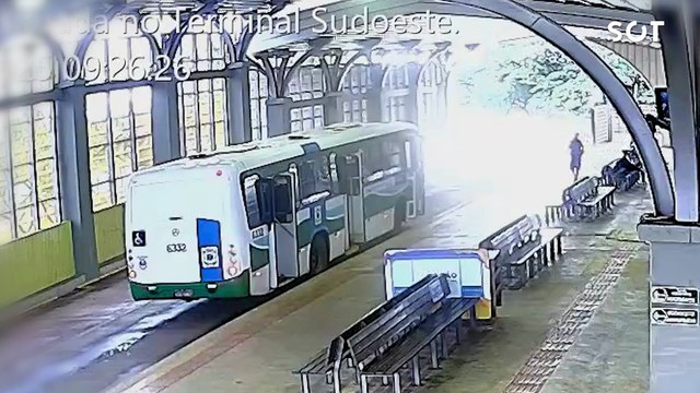 Vídeo mostra a ação audaciosa: Homem furta ônibus do transporte coletivo em Cascavel